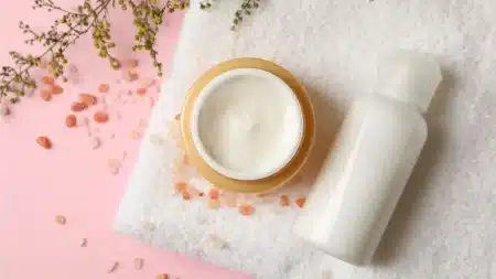 Di Sebalik Kulit Cerah: Risiko Bahan Kimia Dalam Produk Pencerahan bahan kimia dalam produk pencerahan